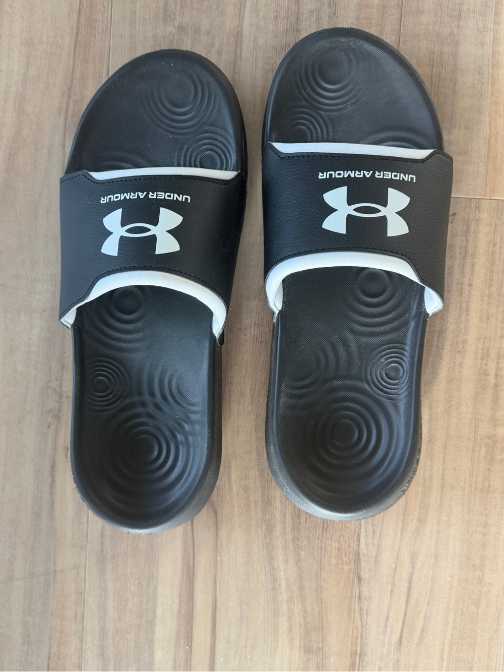 UA Ignite Select slides.  Men’s size 8
